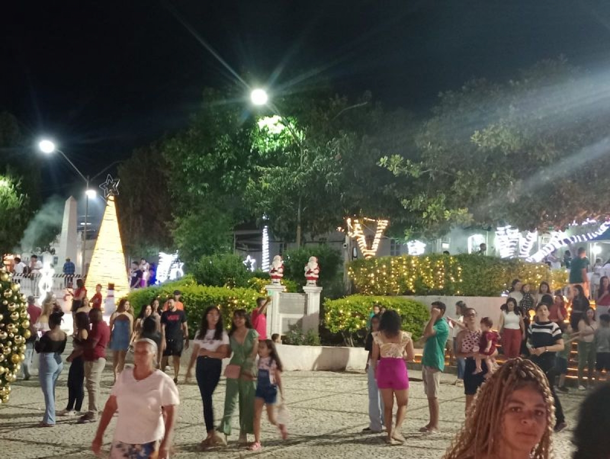 Abertura do Natal Novo tempo aconteceu nesta quarta-feira (11)  em Caetité — imagem 2